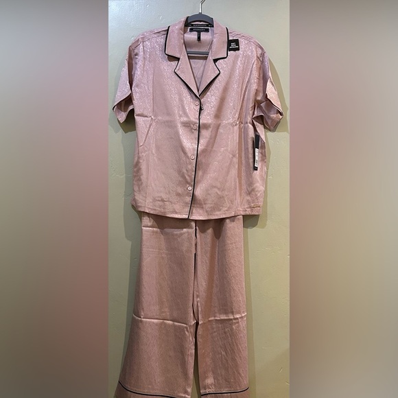 BCBGMAXAZRIA Shimmering Pink Satin Pajama Set Women’s Size Large - Picture 9 of 9